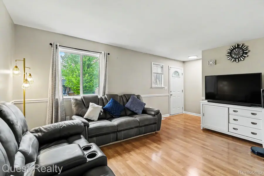 7058 Rolling Hills Drive, Waterford, MI 48327 - #3