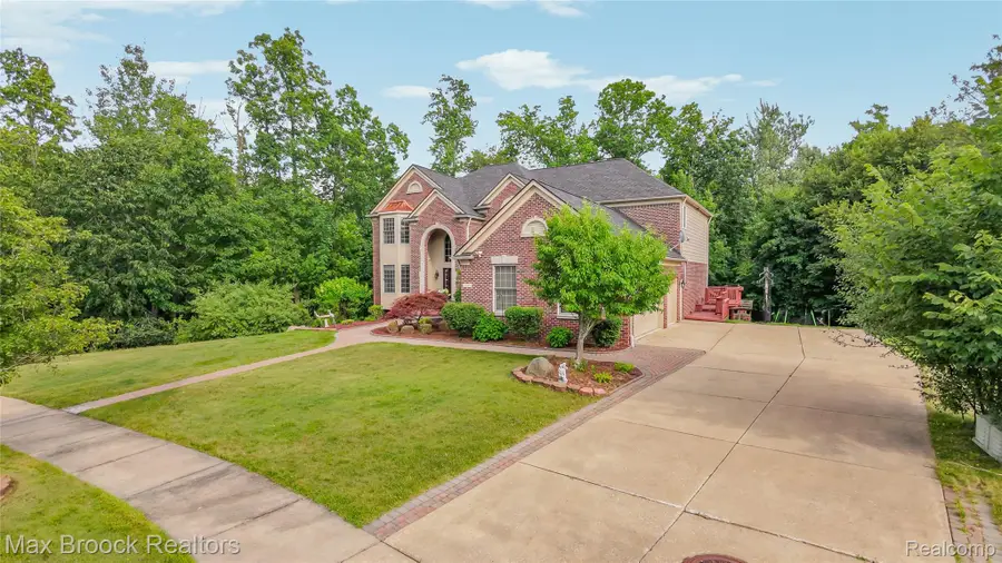 7083 Chatham Court, West Bloomfield, MI 48322 - #2