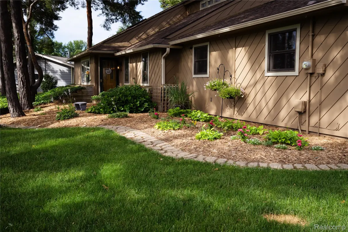 8971 Highland Drive, Freeland, MI 48623 - #1