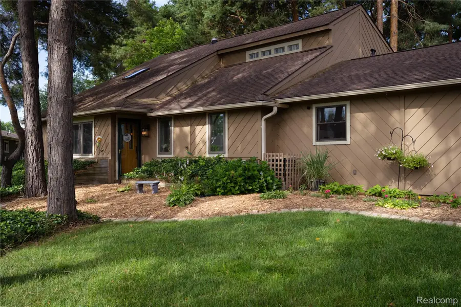 8971 Highland Drive, Freeland, MI 48623 - #2