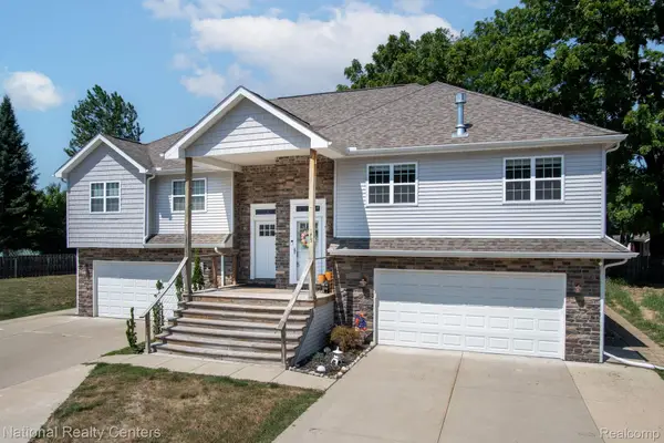 175 Whispering Pines Drive, Fenton, MI 48430
