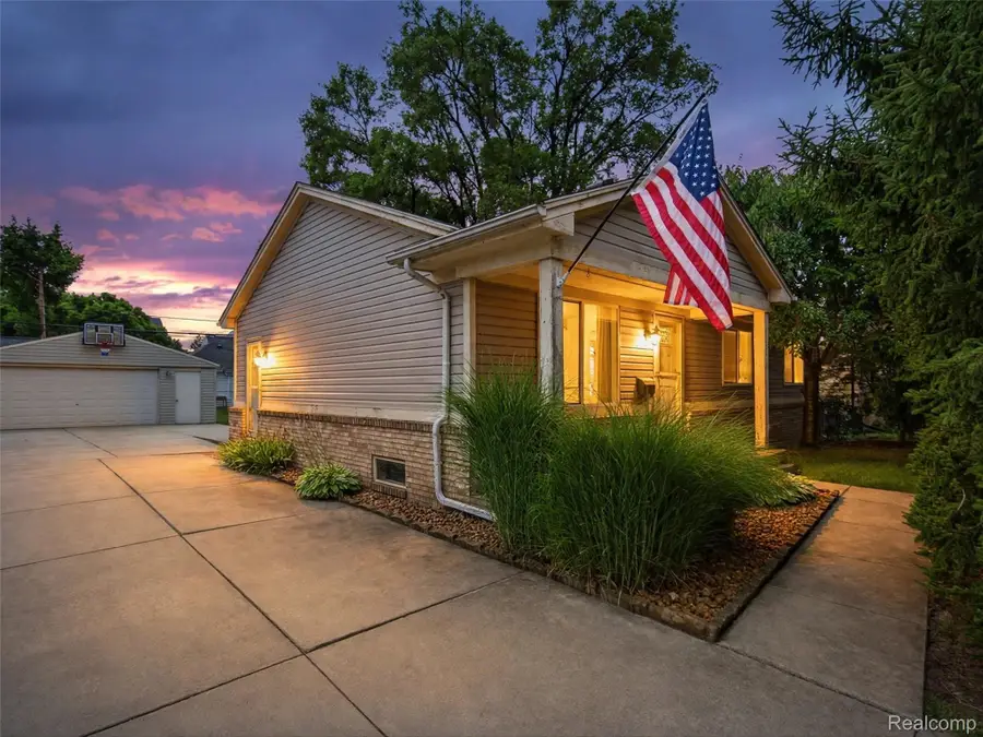 18240 Harman Street, Melvindale, MI 48122 - #2