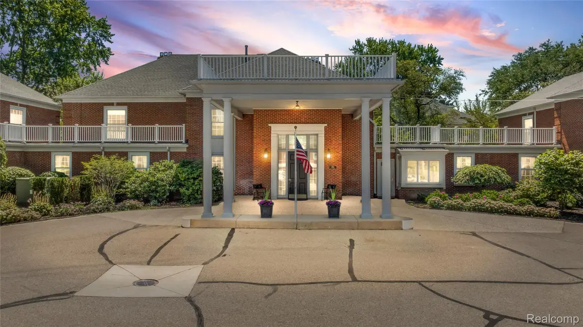 17111 E Jefferson Avenue #10, Grosse Pointe, MI 48230 - #1