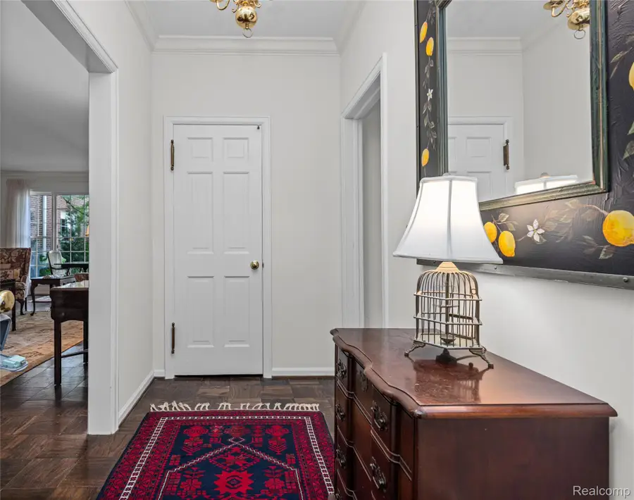 17111 E Jefferson Avenue #10, Grosse Pointe, MI 48230 - #3