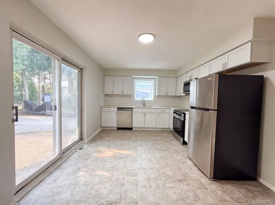 14743 Ronnie Lane, Livonia, MI 48154 - #2
