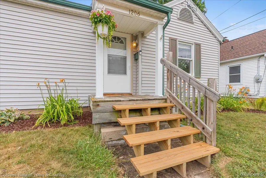 1206 Loraine Avenue, Lansing, MI 48910 - #3