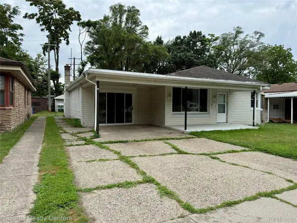 3040 Alvina Avenue, Warren, MI 48091