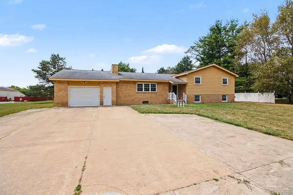 1222 Howe Road, Burton, MI 48509