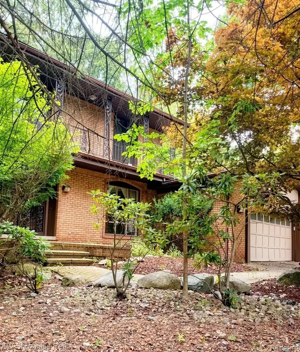 5064 Far Ravine Court, WestBloomfield, MI 48323