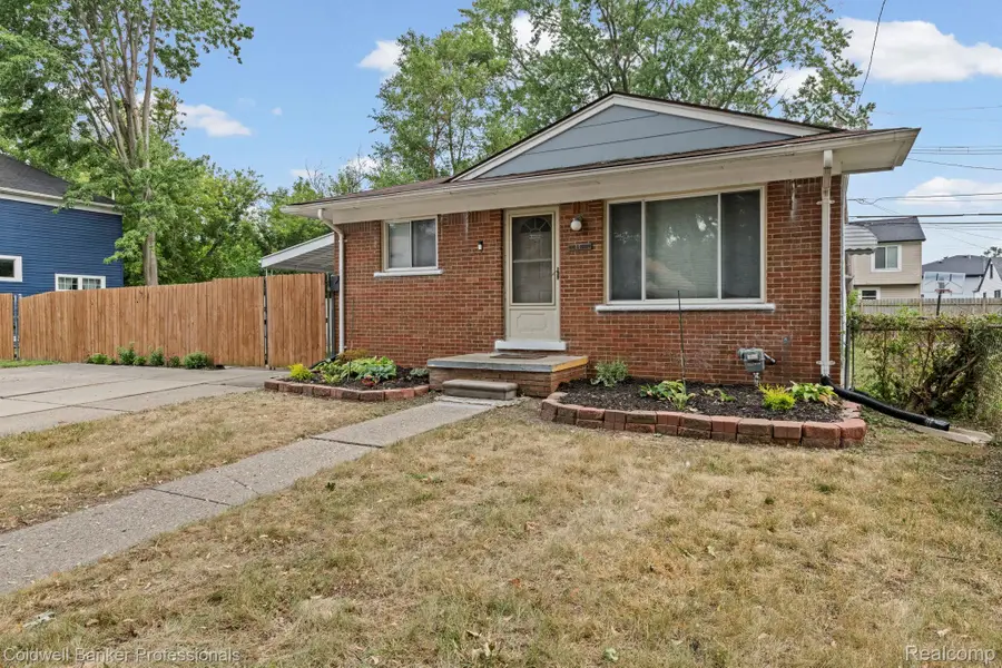 400 E George Avenue, Hazel Park, MI 48030 - #3