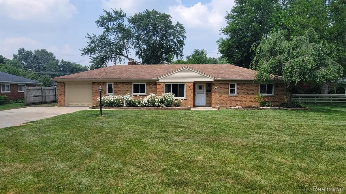 45437 Hecker Drive, Utica, MI 48317 - #1