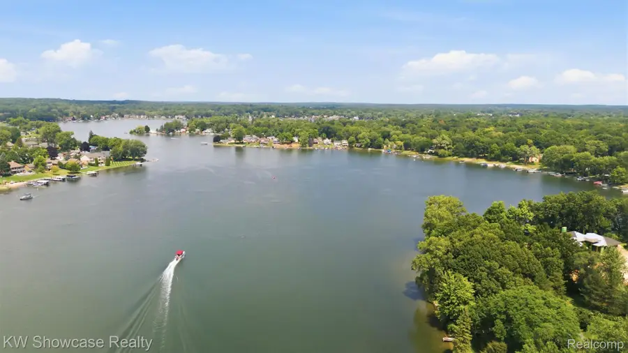 2916 Vero Drive, Highland, MI 48356 - #3