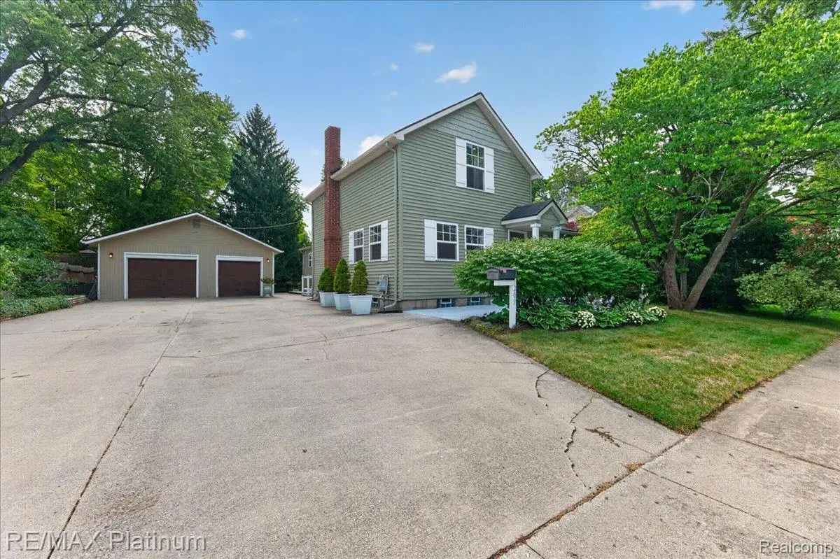 209 S Barnard Street, Howell, MI 48843 - #1
