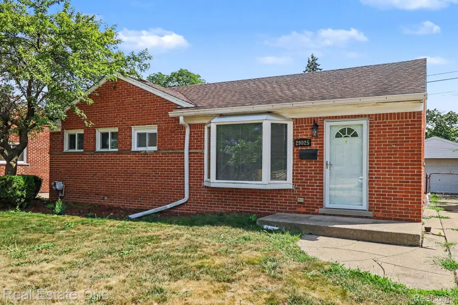 29025 W Chicago Street, Livonia, MI 48150 - #3