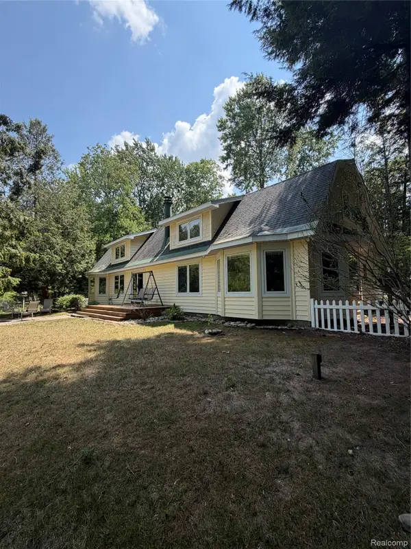 9670 S County Line Road, Manistee, MI 49660