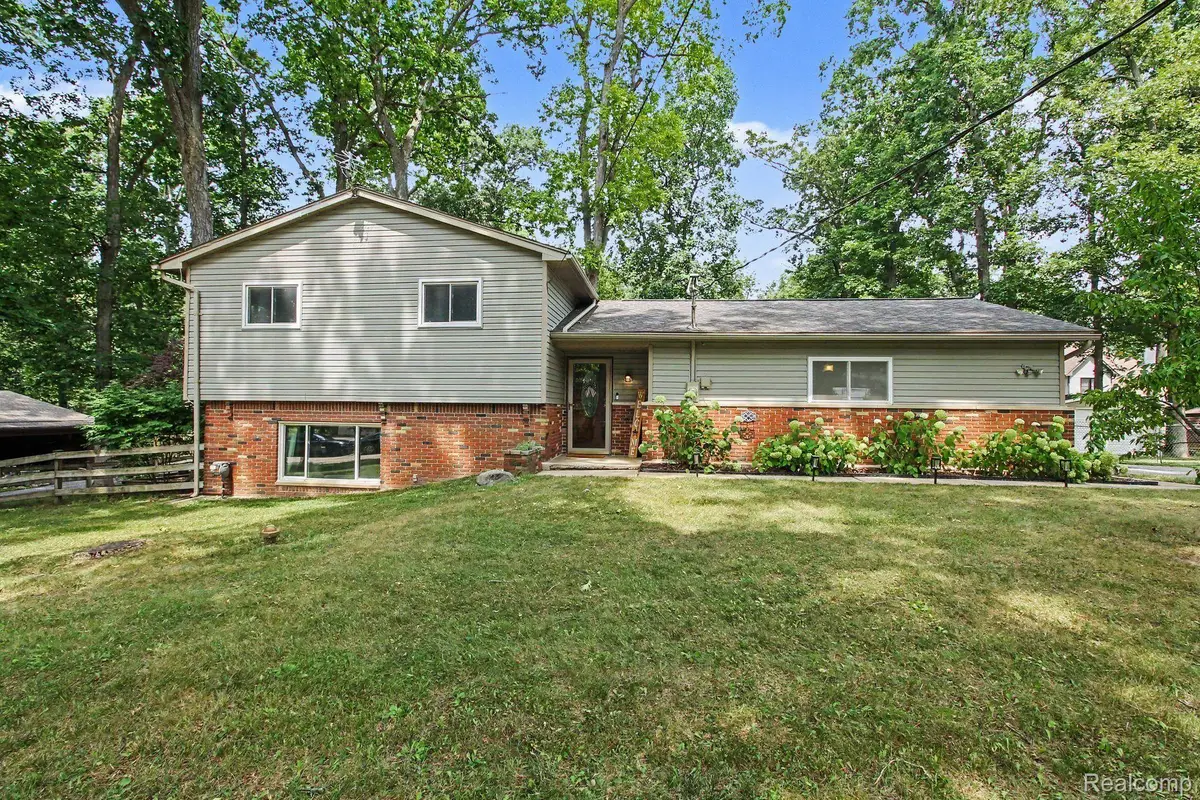 835 Oakgrove, Highland, MI 48356 - #1