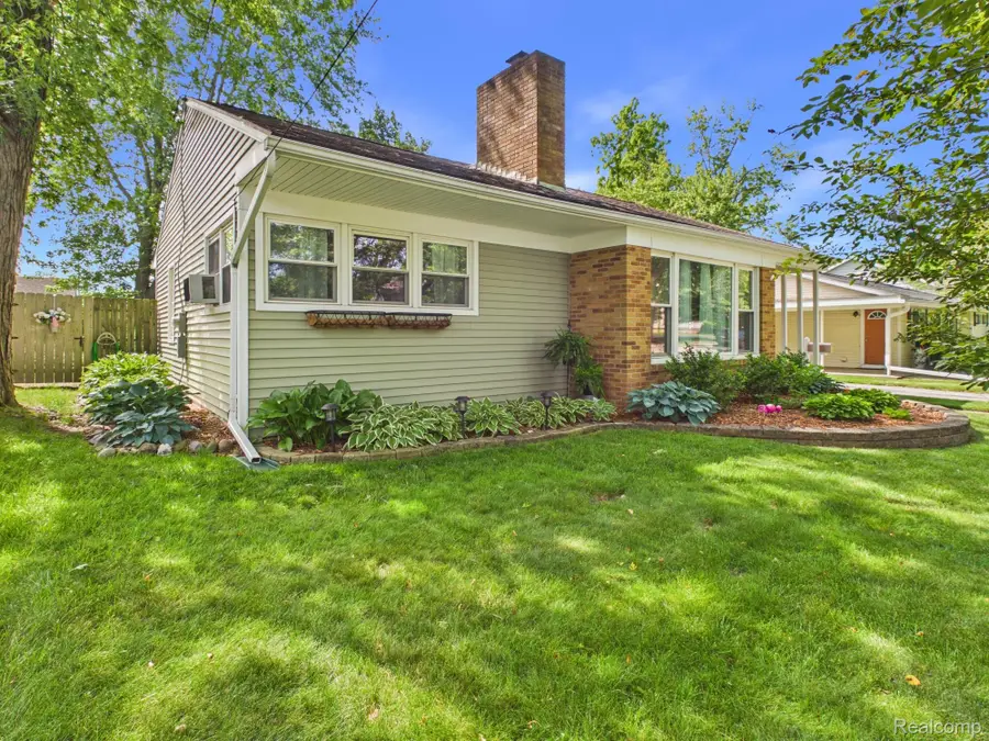 213 Sawyer Street, Grand Blanc, MI 48439 - #2