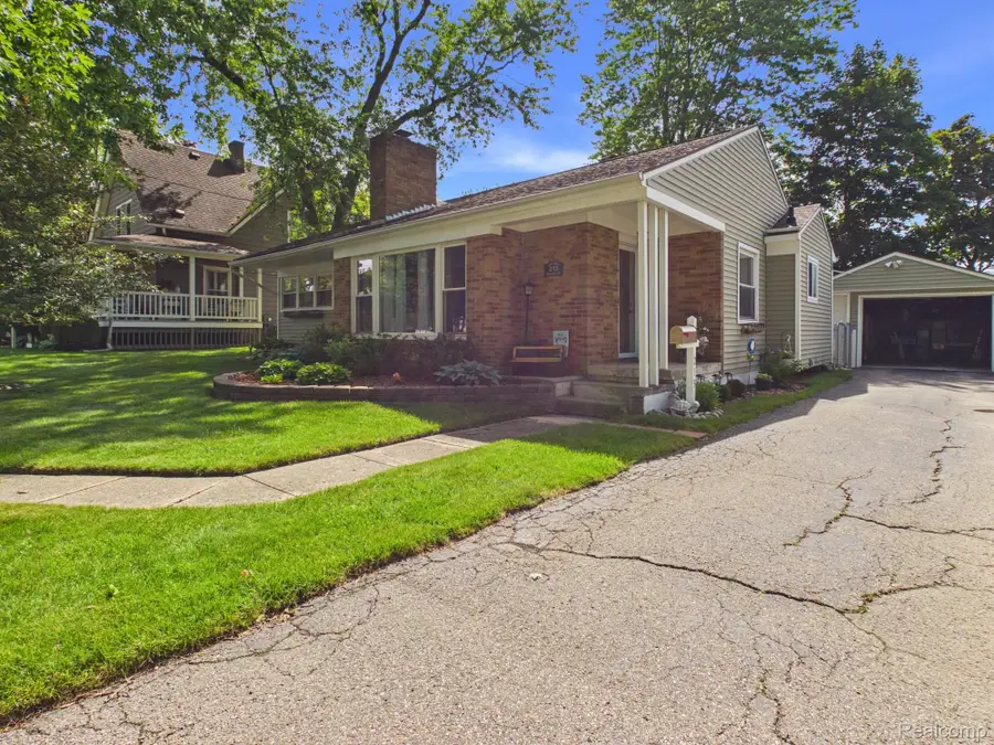 213 Sawyer Street, Grand Blanc, MI 48439 - #3