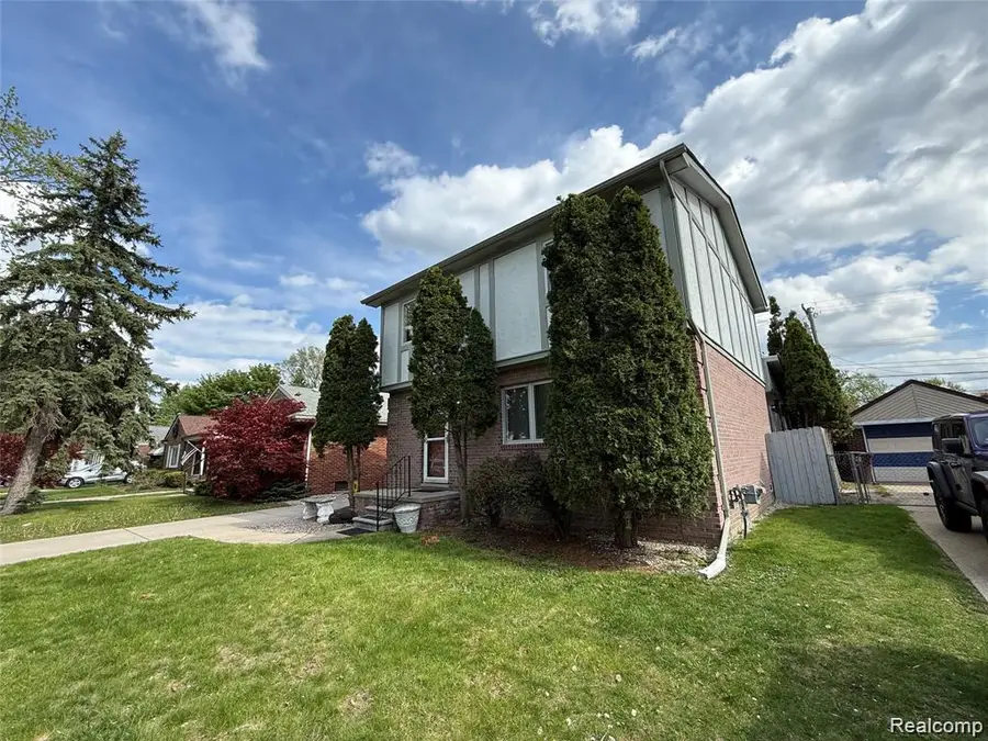 8334 Mckinley, Center Line, MI 48015 - #2