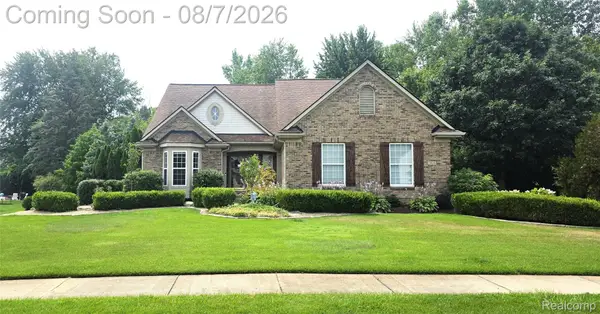 5818 Pine Trace Court, Howell, MI 48843