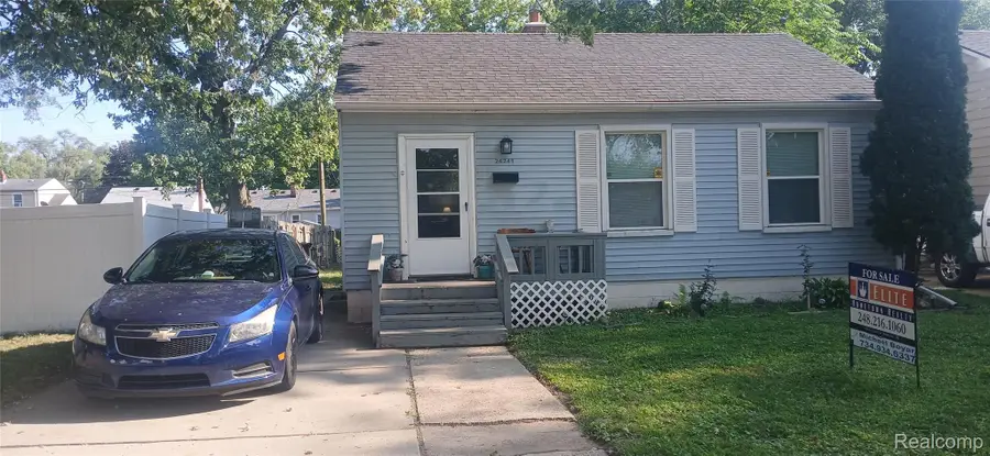 26241 Annapolis Street, Dearborn Heights, MI 48125 - #2