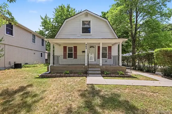 307 North Street, Holly, MI 48442