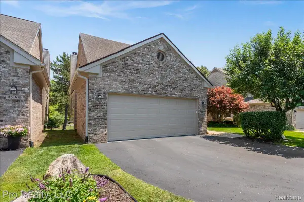 45317 Stonehedge Drive, Plymouth, MI 48170
