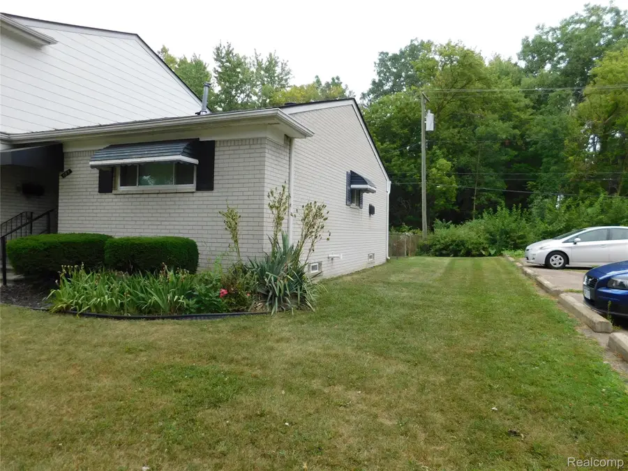 154 S Christine Circle, Mount Clemens, MI 48043 - #2