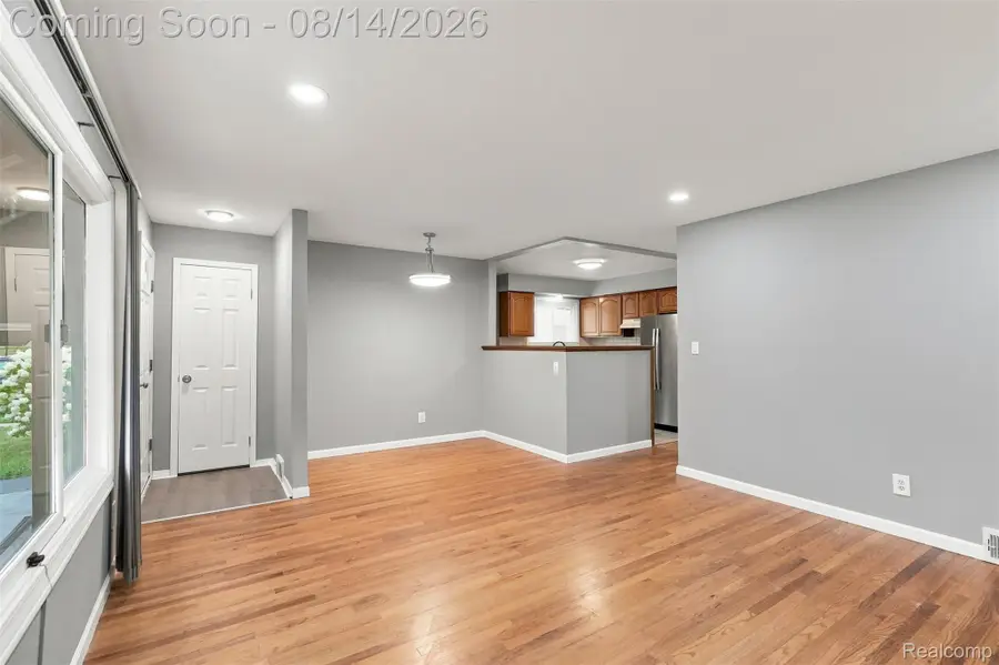 596 Nebraska Avenue, Pontiac, MI 48341 - #2