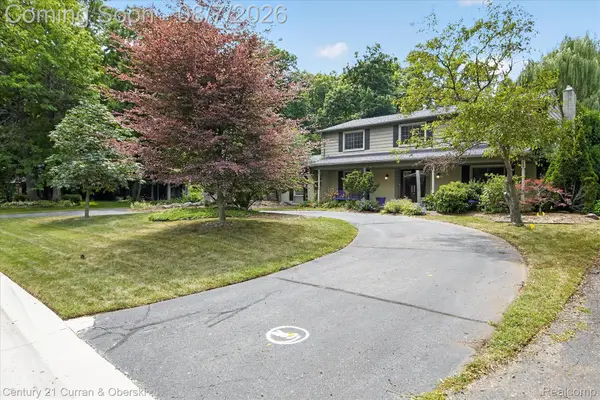 30557 Woodstream Drive, FarmingtonHills, MI 48334