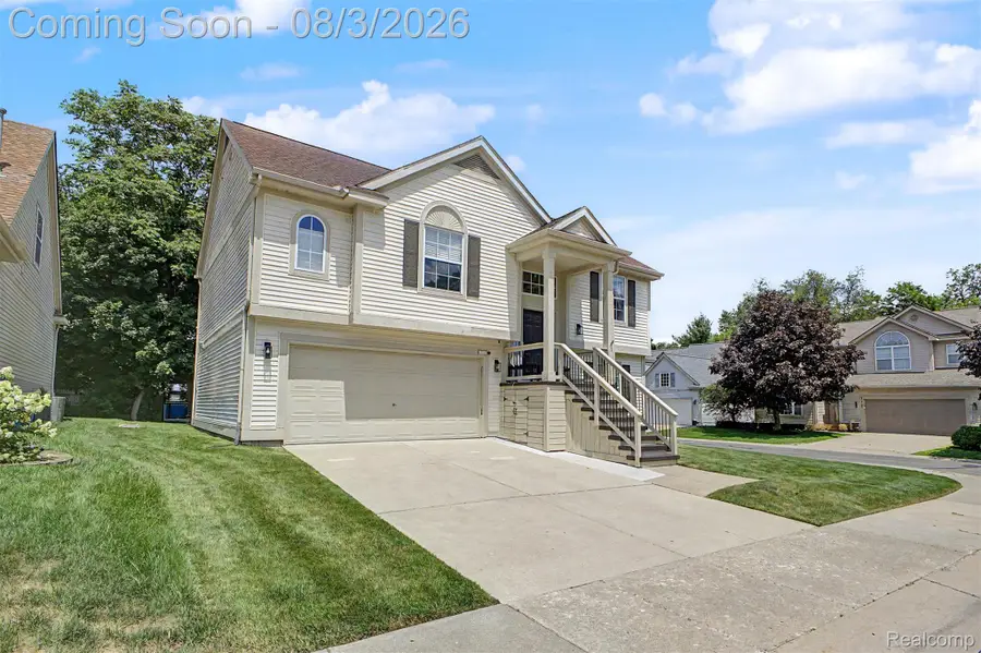 6400 Lake Meadow Drive, Waterford, MI 48327 - #2