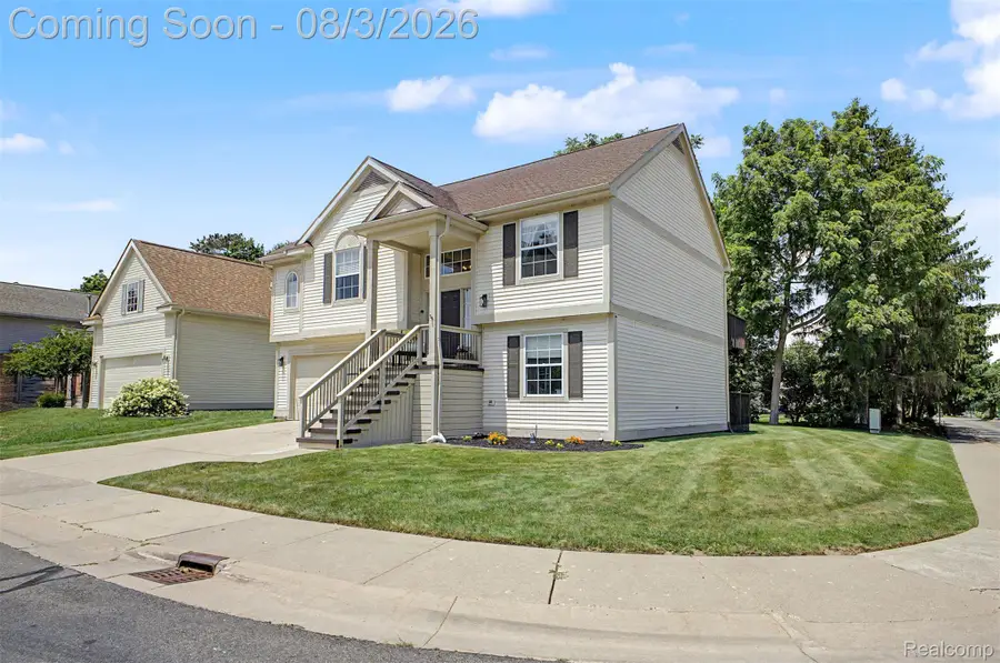 6400 Lake Meadow Drive, Waterford, MI 48327 - #3