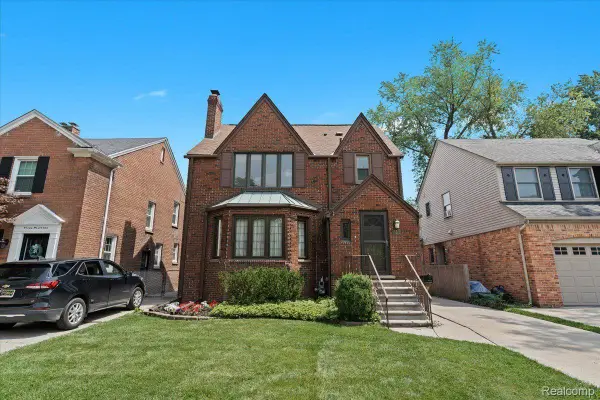 312 Mckinley Avenue, GrossePointeFarms, MI 48236