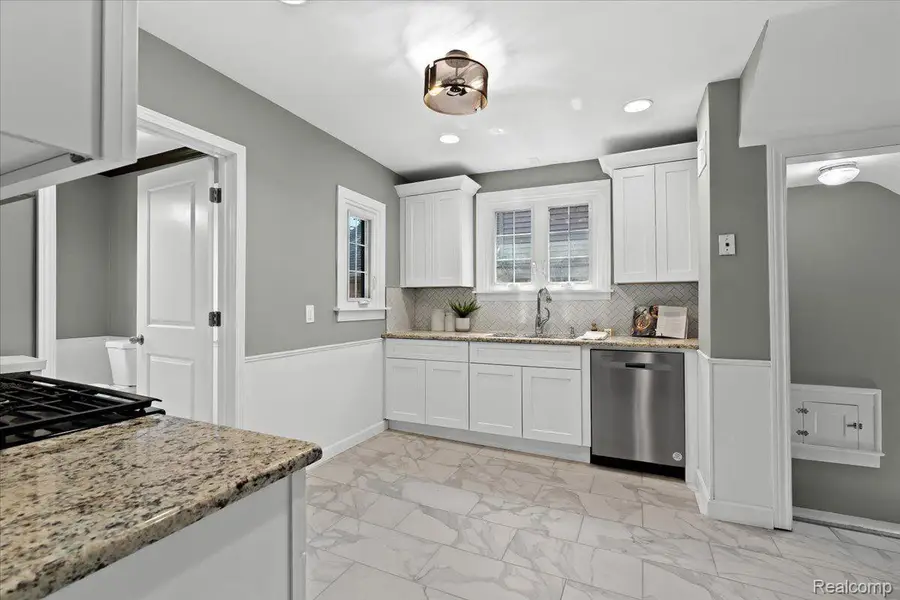 312 Mckinley Avenue, Grosse Pointe Farms, MI 48236 - #2