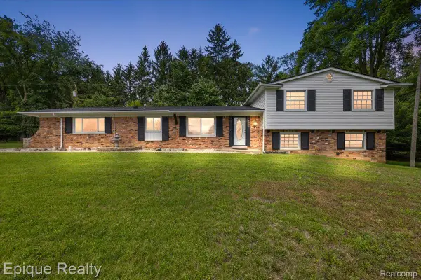 7033 W Pebblecreek Road, WestBloomfield, MI 48322