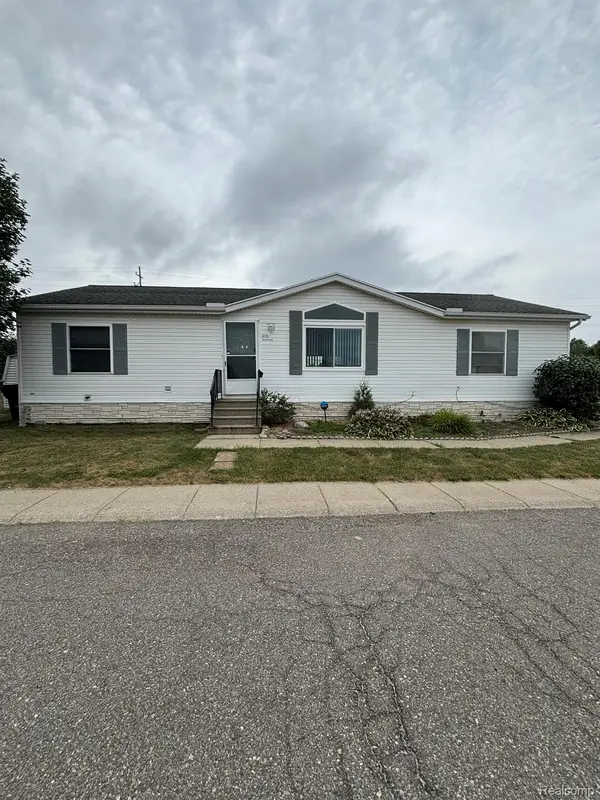 4175 Greenbriar Boulevard, Burton, MI 48529