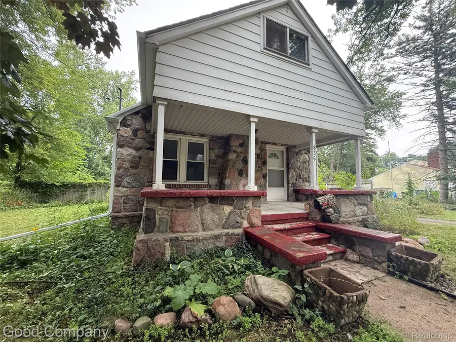 836 W Silver Lake Road, Fenton, MI 48430 - #2