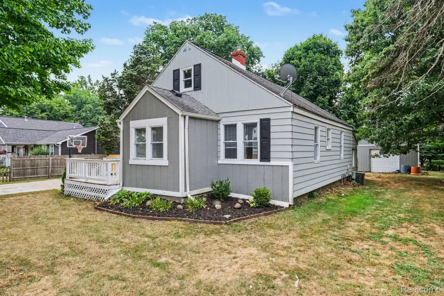 437 Deland Road, Flushing, MI 48433 - #2