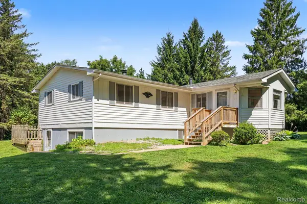 6095 Tipsico Lake Road, Holly, MI 48442
