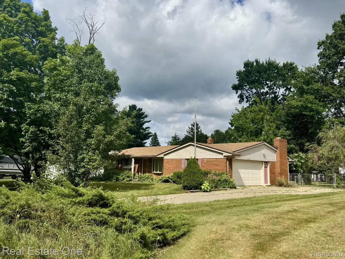 3764 Lake Oakland Shores Drive, Waterford, MI 48329 - #1