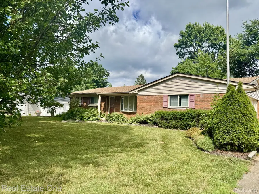 3764 Lake Oakland Shores Drive, Waterford, MI 48329 - #3