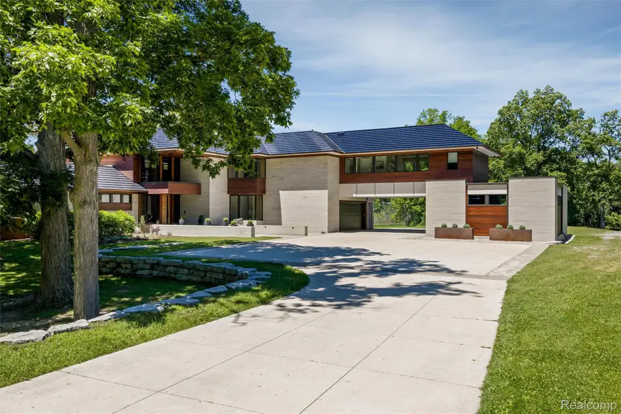2700 Squirrel Road, Bloomfield, MI 48304 - #2