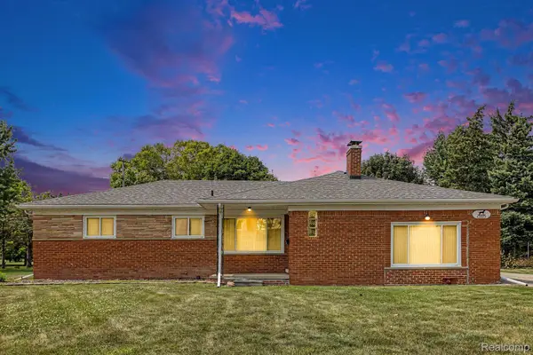 42803 Willsharon Street, SterlingHeights, MI 48314