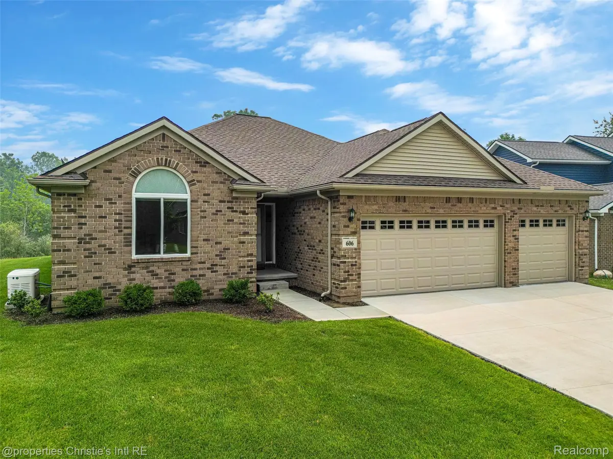 606 6th Street, Fenton, MI 48430 - #1