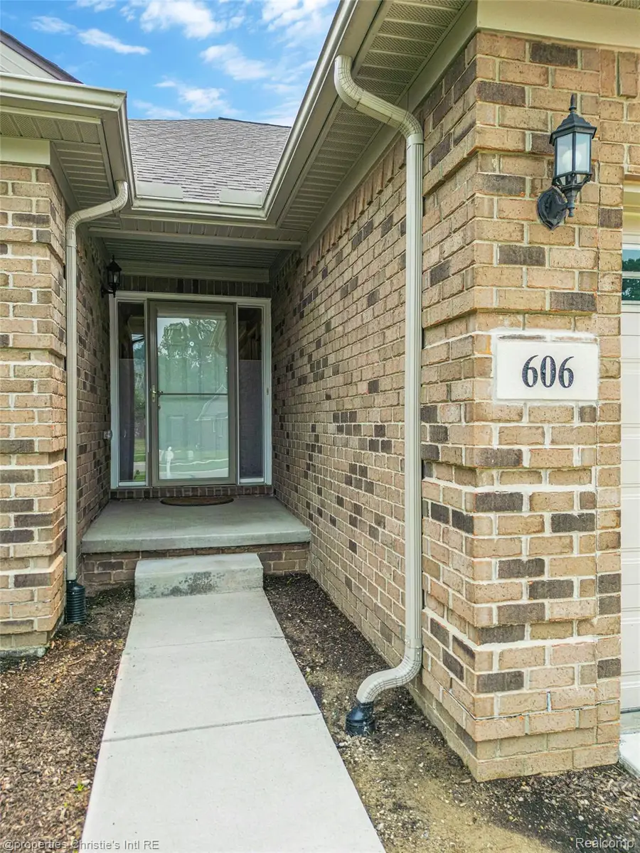 606 6th Street, Fenton, MI 48430 - #2