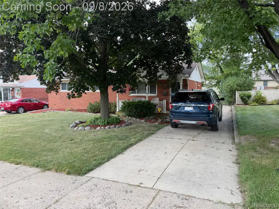 31524 Windsor Street, Garden City, MI 48135 - #2