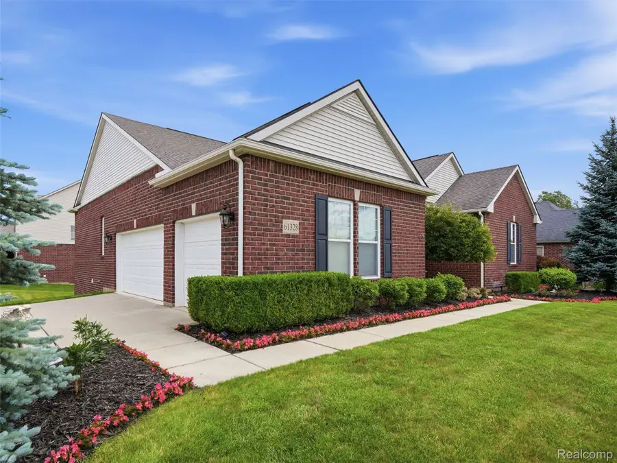 61328 Saddlecreek Drive, Lyon, MI 48178 - #2