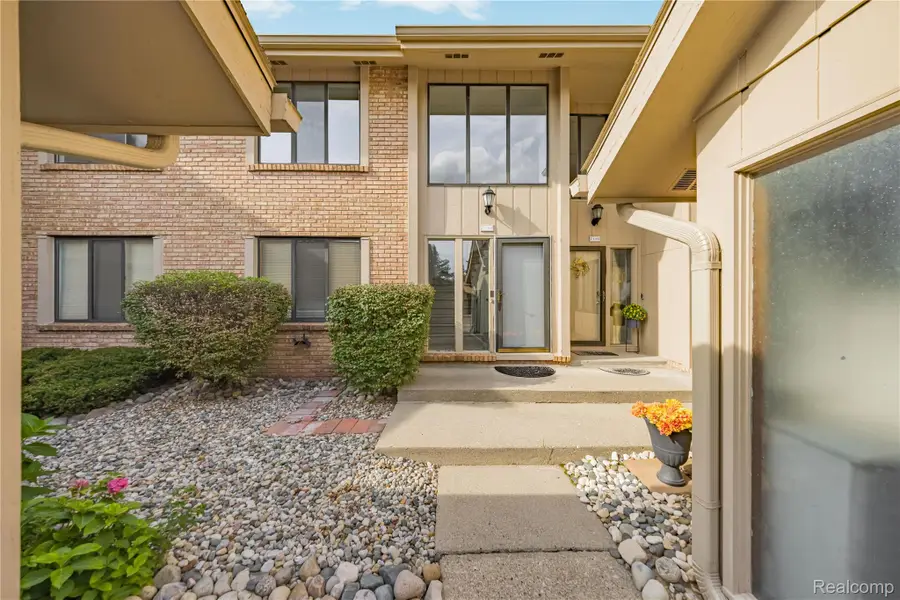 7104 Pebble Park Drive, West Bloomfield, MI 48322 - #3