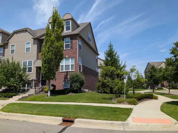333 Glenhurst Boulevard #9, Rochester, MI 48307