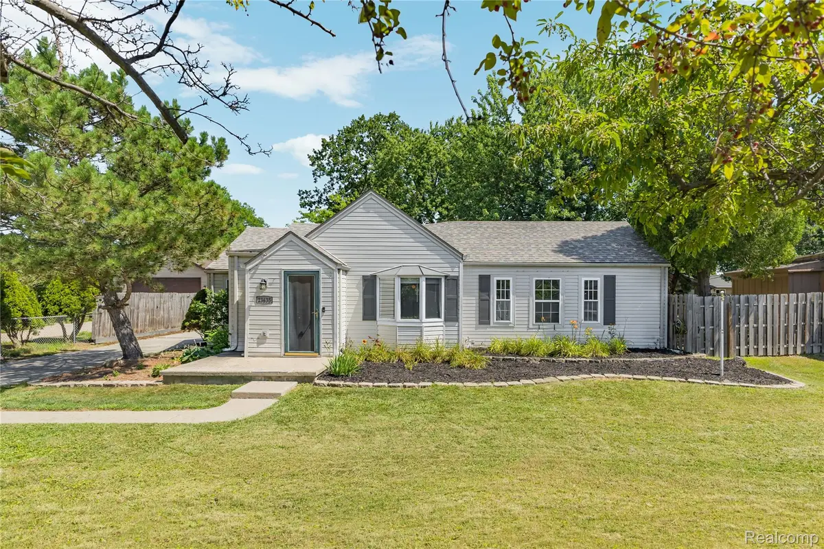 23635 Lakewood Street, Clinton Township, MI 48035 - #1